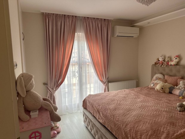 Gyul�n belv�rosi csal�di h�z elad�