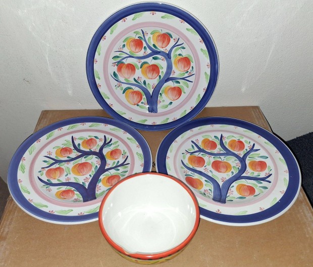 Gyümölcsmintás porcelán tálak