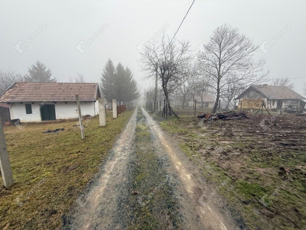 Gy�r�si elad� 2073 nm-es telek