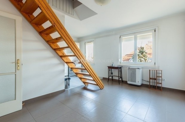 HERMINAMEZ�N bels� k�tszintes NAPF�NYES, CSENDES lak�s