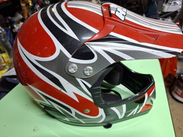 HJC buk�sisak elad�.