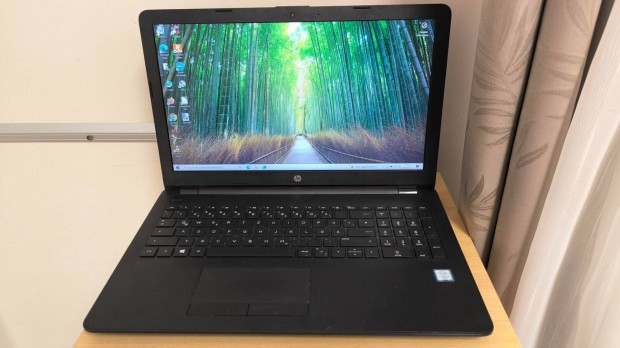 HP 15.6"-os laptop. Erős a akku! i3-6006U CPU, 8GB DDR4 RAM, 256GB SSD