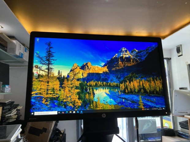 HP 22"-os Full HD IPS monitor