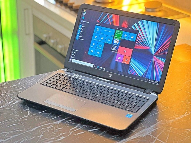 HP 250 G3 15.6" fekete-ezst laptop