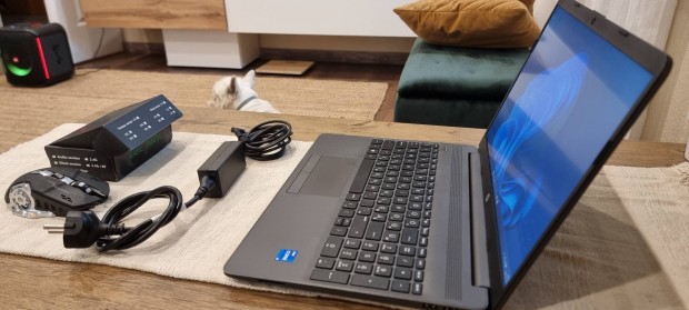 HP 250 G9 15,6 1.5 év gari Intel i5-1235U 512GB SSD 16GB Win11 Iris XE