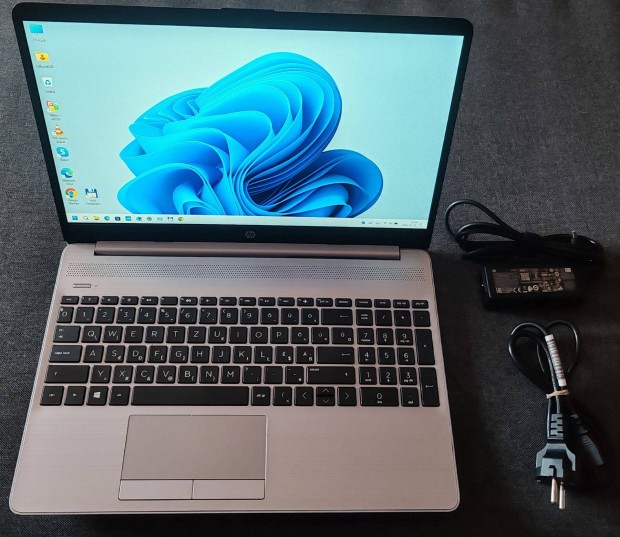 HP 255 G8 Ezst Laptop + Ajndk Laptop tska