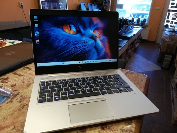 HP Elitebook 735 G5 - Ryzen3 Pro, világtó bill, full HD, AMD Vega6 !