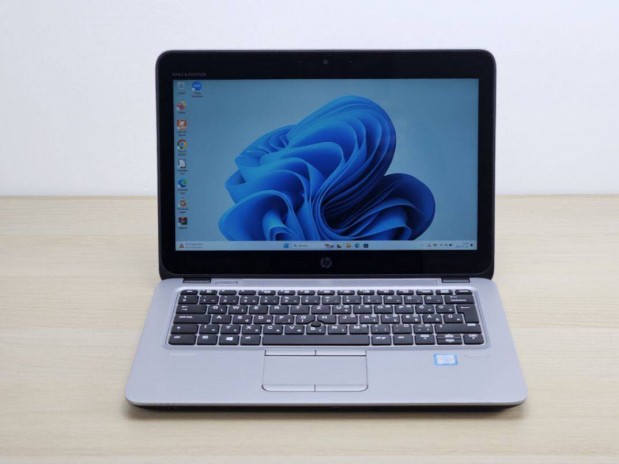 HP Elitebook 820 G4 / i5-7300U / 8GB RAM / 128GB SSD / Érintőképernyős