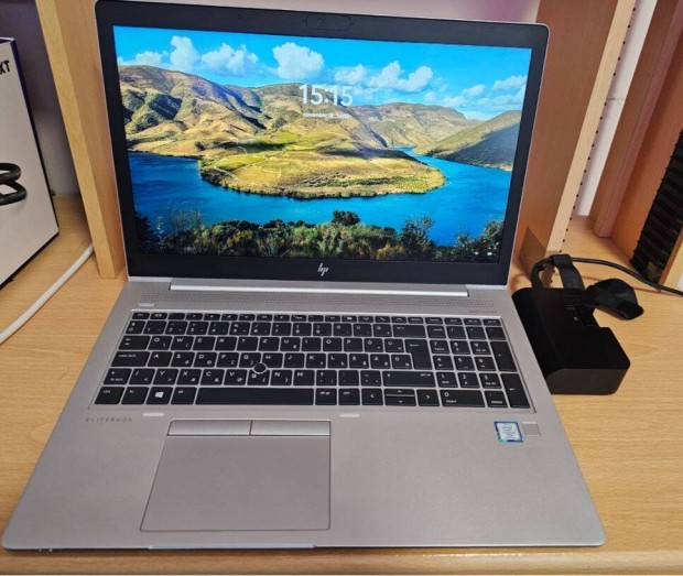 HP Elitebook 850 G5 a hozz tartoz dokkolval, tskval s tltkkel