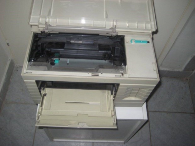 HP Lasejet 4 nyomtató
