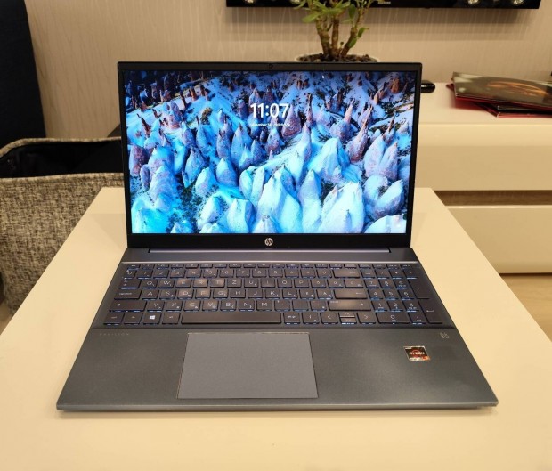 HP Pavilion 15eh Ryzen 5 4300u 8GB RAM 128GB SSD laptop