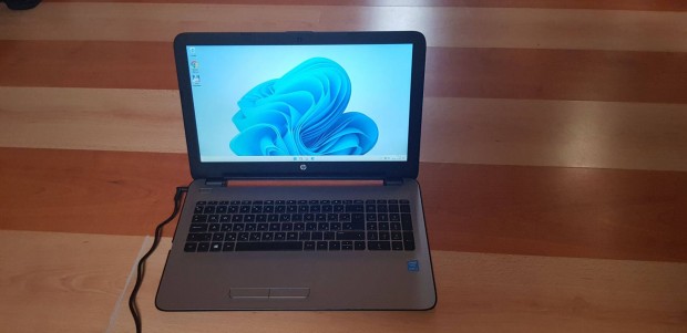 HP Pavilion TPN-C125 laptop elad Intel i3 4GB RAM 110GB SSD