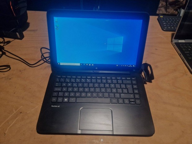 HP Pavilion X2 (13-p100es) laptop