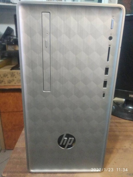 HP Pavillion 590 - 6 magos Ryzen 5 1600 -8Gb DDR4