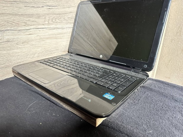 HP Pavilon Sleekbook 15 windows 10 I3 netezs laptop elad