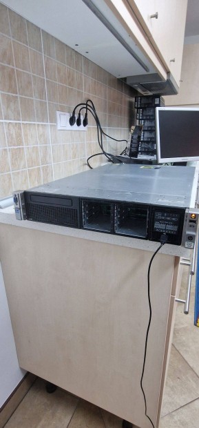 HP Proliant DL380p Gen8 - 8Sff - 2 x E5-2640 server