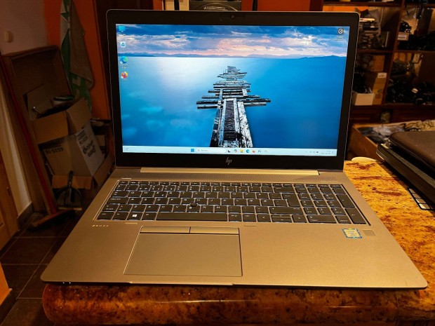 HP Zbook 15u G5 - i7-8650u, Radeon Pro WX 3100, WIN 11!