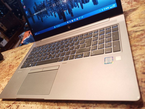 HP Zbook 15u G5 munkaállomás - 8.gen i7, SSD, világító bill, Radeon