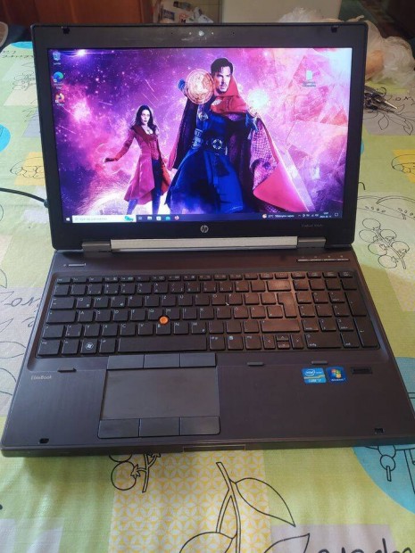HP i7 8560w laptop