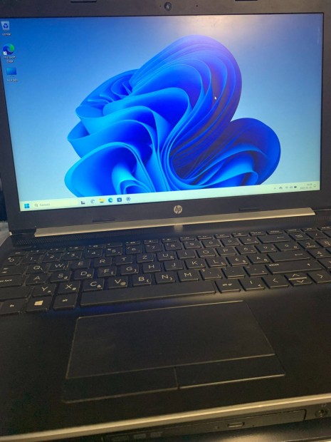 HP laptop: Intel Pentium Silver(4 mag),8GB RAM, 256GB SSD, Full HD