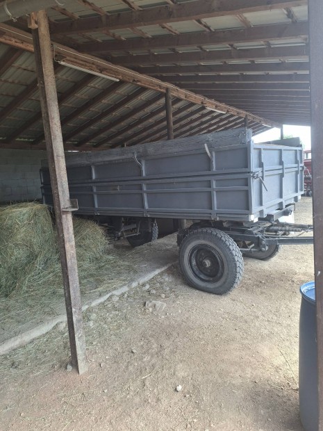 HW6011 Ptkocsi Elad