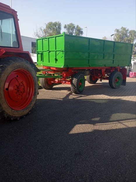 HW 60 11 pótkocsi kitűnő felújított állapotban.