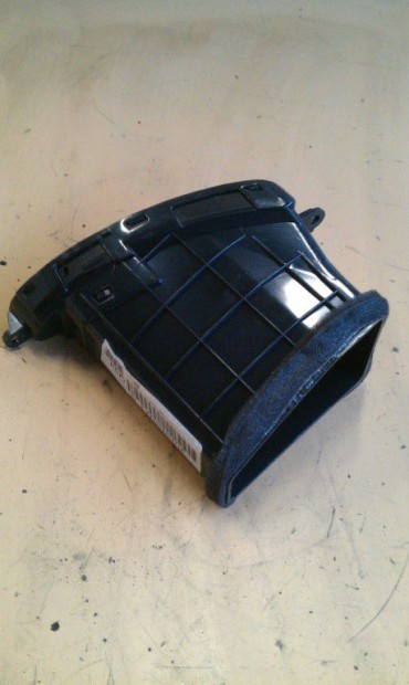 HYUNDAI I10 DUCT ASSY-CTR AIR VENT RH eladó