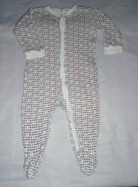 H&M feliratos rugdalózó lábfejes pizsama 4-6 hó (méret 68)