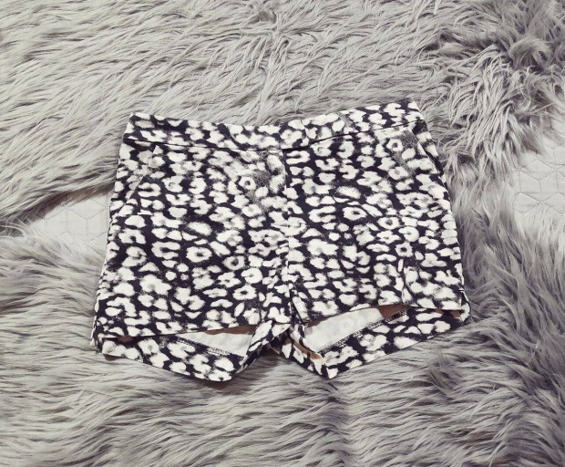 H&M mints short