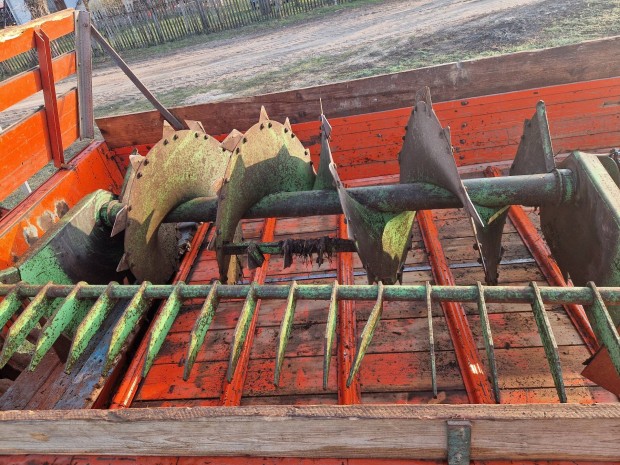 Hagedorn Tr�gyasz�r� t�bb funkci�s 4 tonn�s 