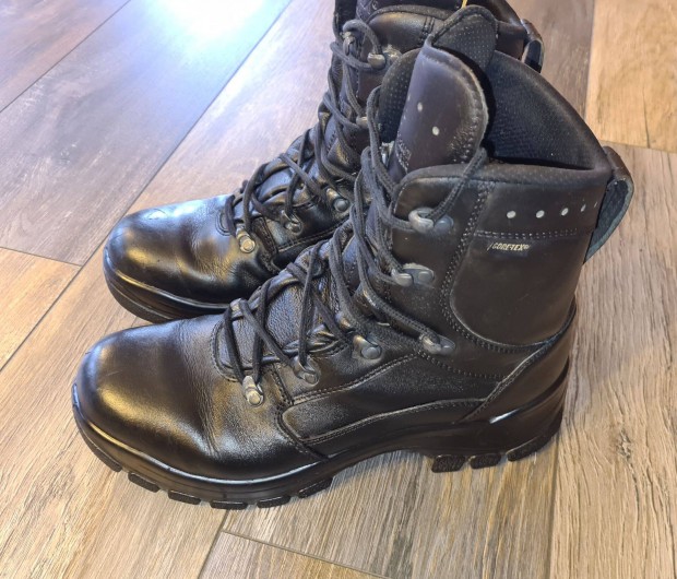 Haix fekete Gore-TEX bakancs 44-es méretben