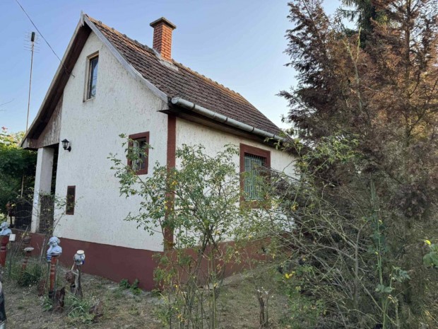 Hajd�bagos-Tag tanya, z�rtkerti igatlan elad�!