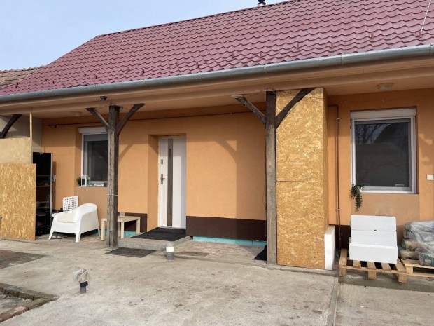 Hajd�b�sz�rm�ny / csal�di h�z / t�gla / 1 szoba / 40 m kiad�