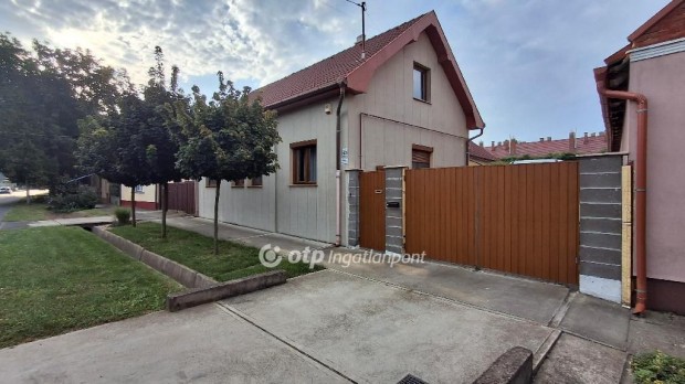 Hajd�b�sz�rm�nyi 140 nm-es h�z elad�