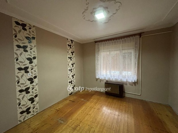 Hajd�b�sz�rm�nyi 60 nm-es h�z elad�