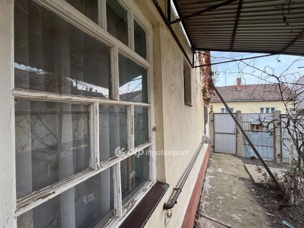 Hajd�b�sz�rm�nyi elad� 67 nm-es h�z