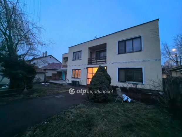 Hajd�b�sz�rm�nyi elad� 86 nm-es lak�s