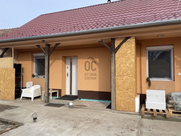 Hajd�b�sz�rm�nyi kiad� t�gla csal�di h�z