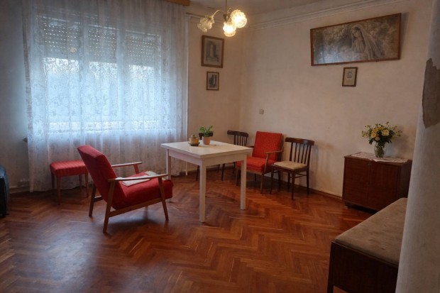 Hajd�dorogon tal�lhat�, t�gla�p�t�s� csal�di h�z, 3 szob�val, 102,72 m