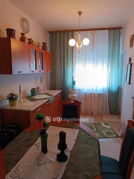 Hajd�hadh�zi elad� 187 nm-es h�z