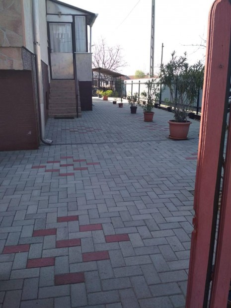 Hajd�s�mson elad� csal�di h�z 