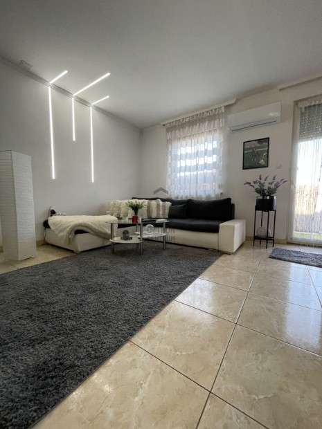 Hajd�s�msoni elad� t�gla sorh�z