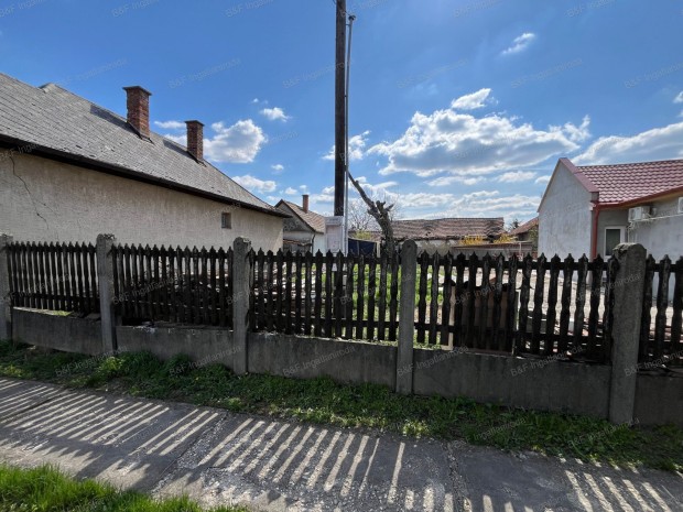 Hajdszoboszl kzponti rszn ptsi telek elad