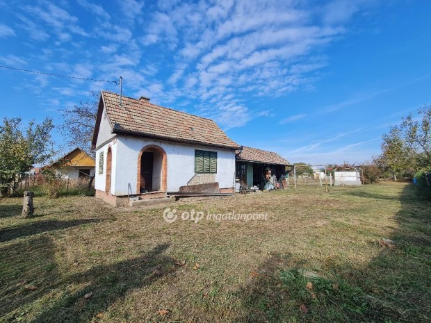 Hajd�szoboszl�i 25 nm-es h�z elad�