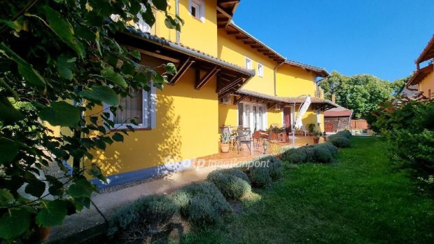 Hajd�szoboszl�i 296 nm-es h�z elad�