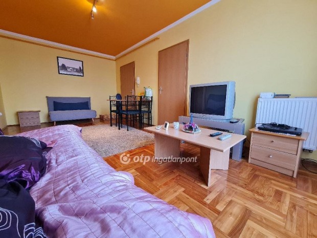 Hajd�szoboszl�i 40 nm-es lak�s elad�