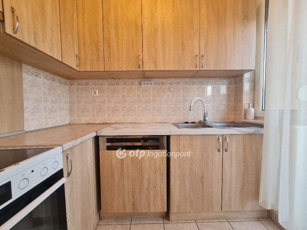 Hajd�szoboszl�i 44 nm-es lak�s elad�