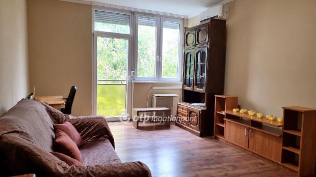 Hajd�szoboszl�i 51 nm-es lak�s elad�