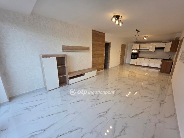 Hajd�szoboszl�i 71 nm-es lak�s elad�