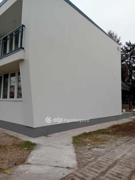 Hajd�szoboszl�i 78 nm-es lak�s elad�